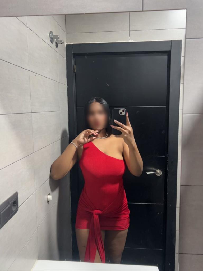 694227779: Chica busca chico en Sevilla