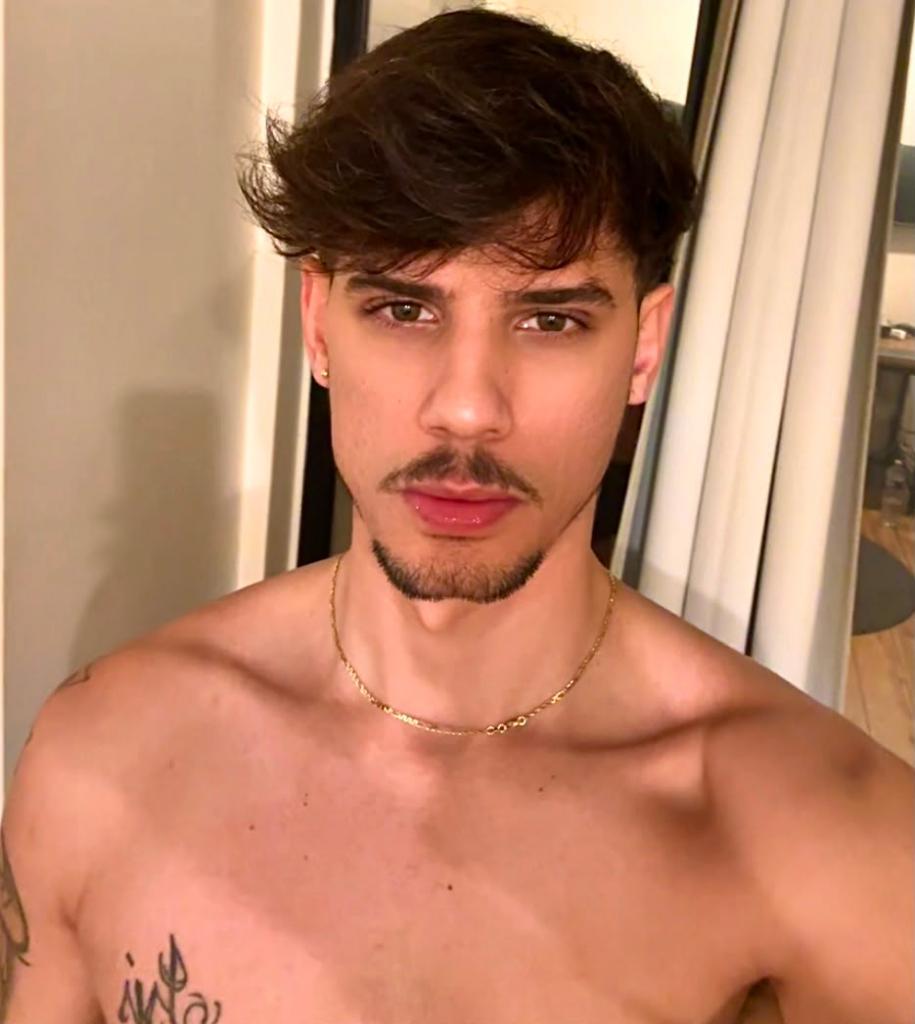 664396219: Chico busca chica en Barcelona
