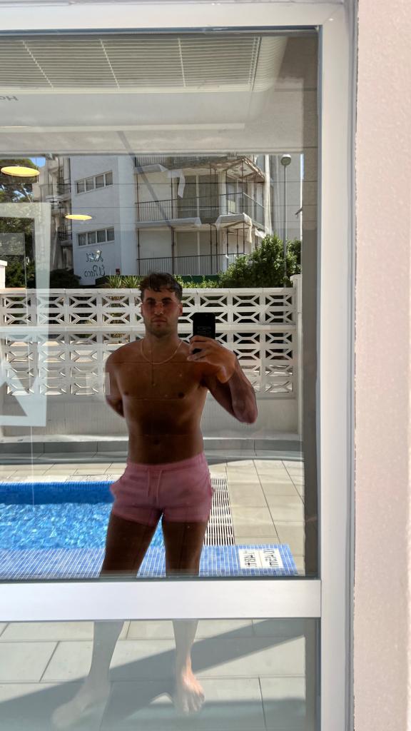 695685844: Chico busca chica en Barcelona