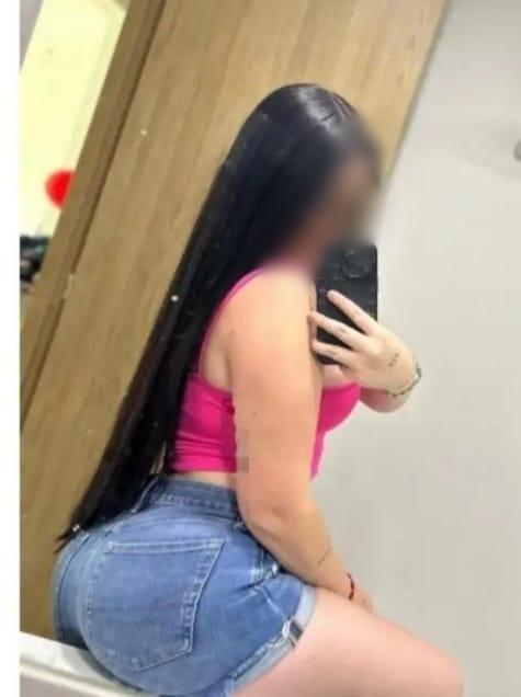 643697488: Chica busca chico en La Coruña