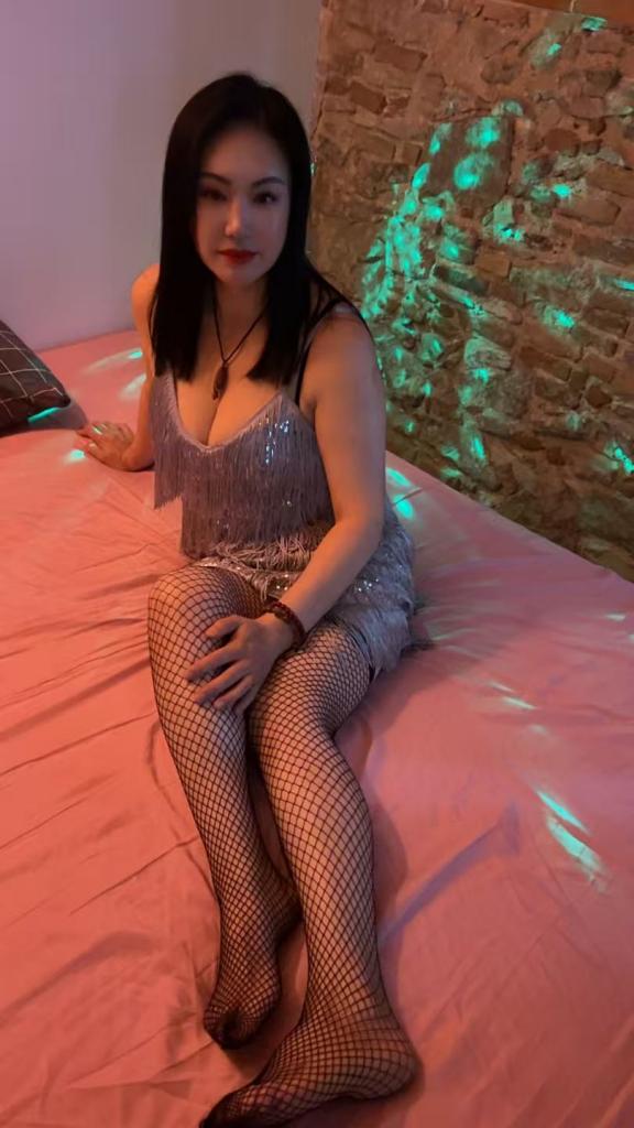 673320711: Chica busca chico en Barcelona