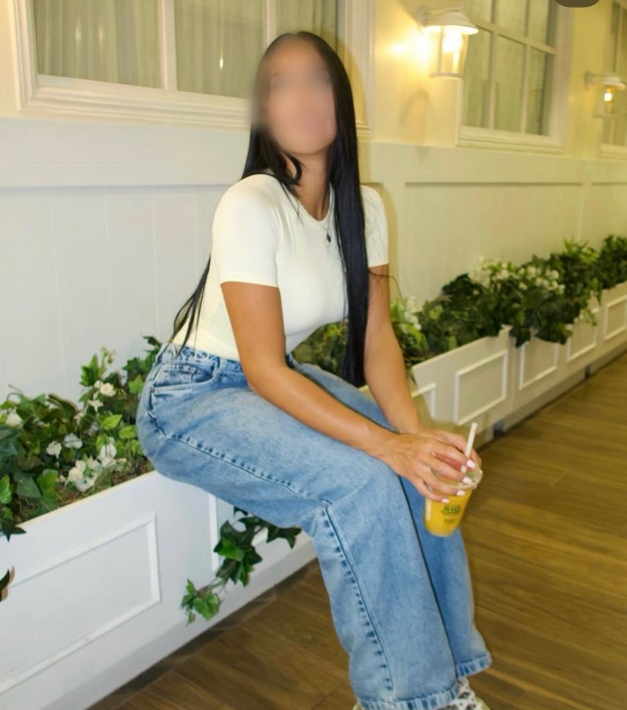 745083998: Chica busca chico en Zaragoza
