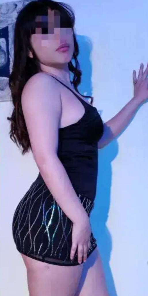 643955941: Chica busca chico en Sevilla