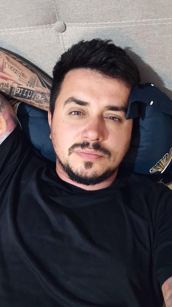 617357534: Chico busca chica en Zaragoza