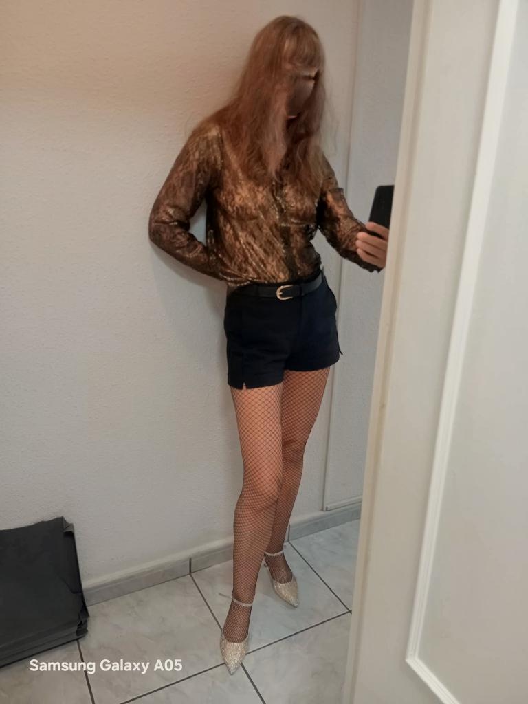 662447511: Chica busca chico en Gerona