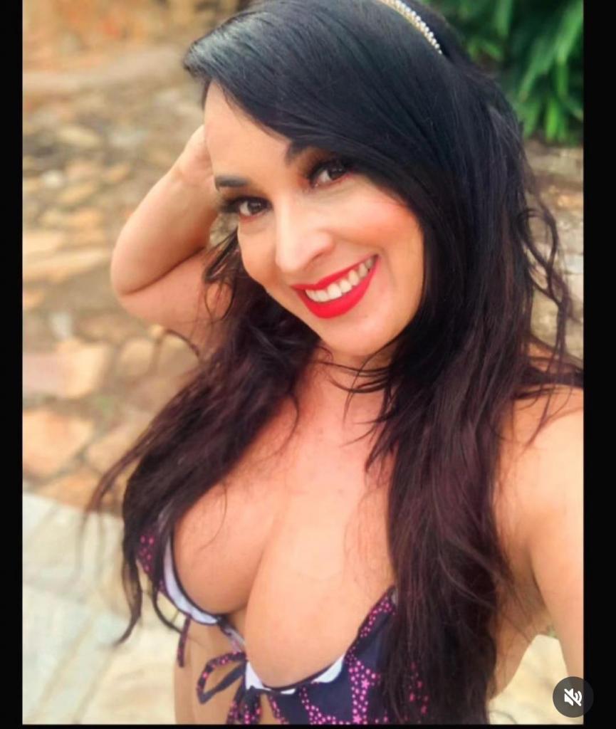 643113178: Chica busca chico en Orense