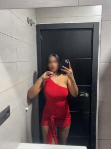 694227779: Chica busca chico en Sevilla