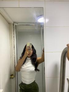 604311087: Chica busca chico en Barcelona