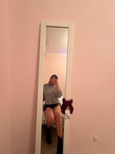 643597792: Chica busca chico en Málaga