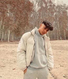603122420: Chico busca chica en Barcelona