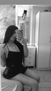 697702554: Chica busca chico en Málaga