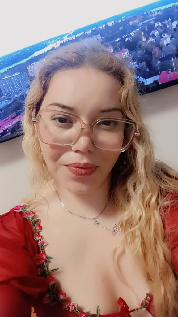 667496310: Chica busca chico en Barcelona