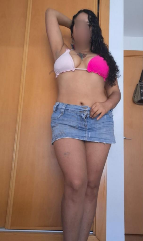 647368045: Chica busca chico en Almería