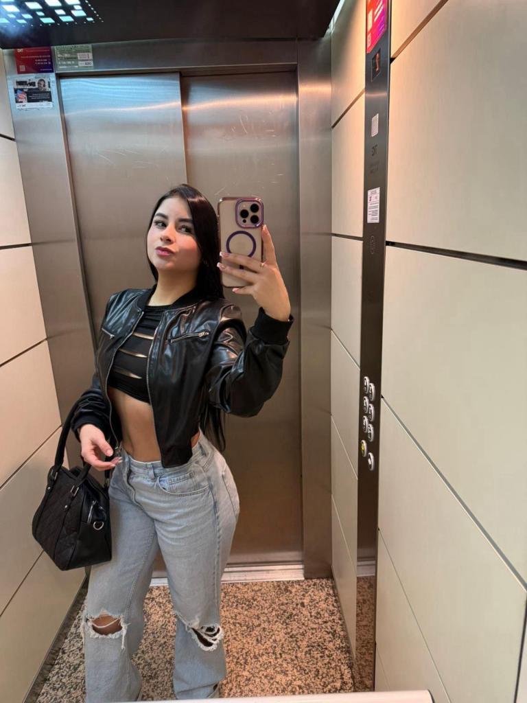 745037065: Chica busca chico en Zaragoza