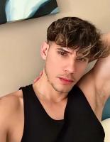 664396219: Chico busca chica en Barcelona