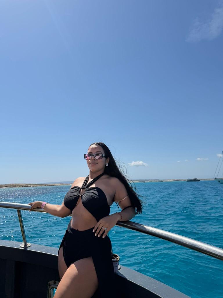 607020075: Chica busca chico en Ibiza