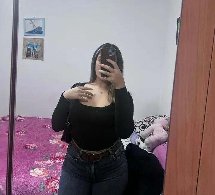 634867815: Chica busca chico en Barcelona