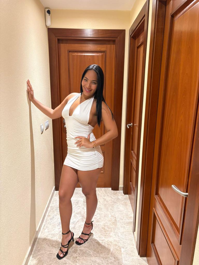 631847861: Chica busca chico en Almería