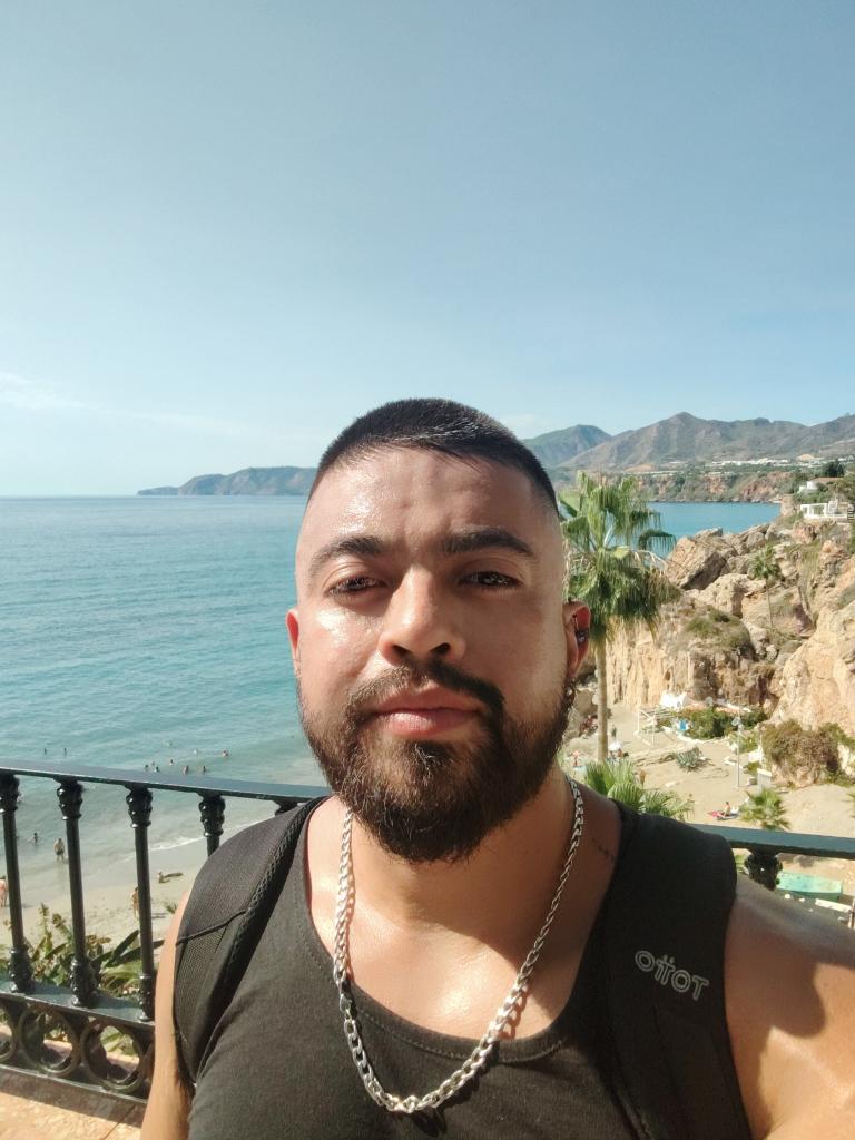 Chico busca chica en Granada: 