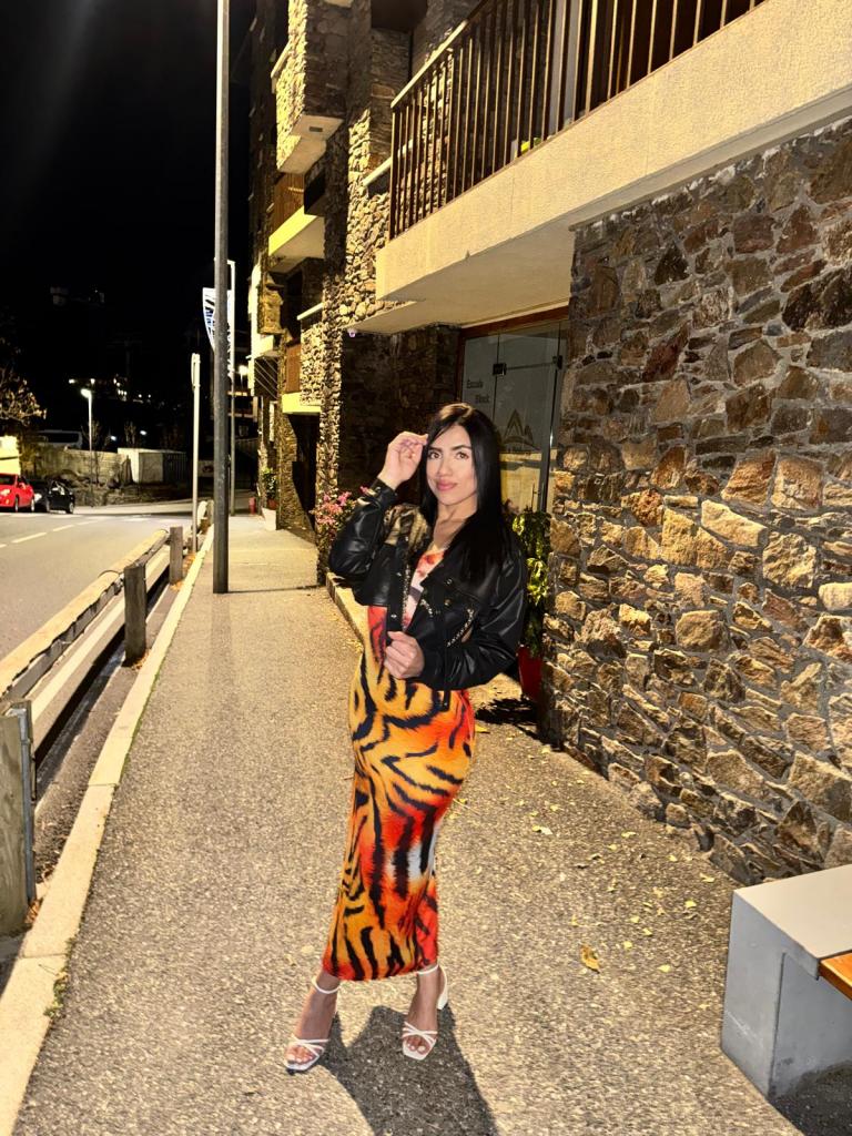 Chica busca chico en Ibiza: 