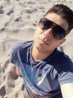 631341789: Chico busca chica en Lugo