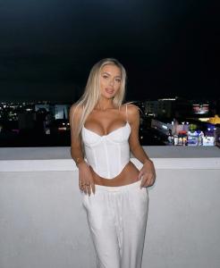 697428033: Chica busca chico en Alicante