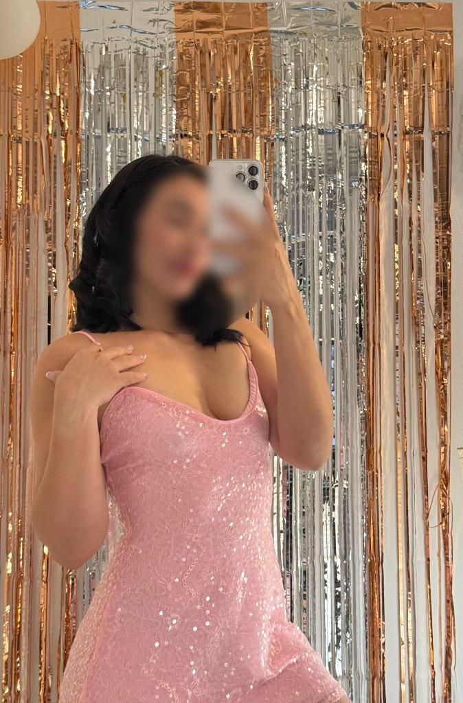 647053081: Chica busca chico en Sevilla
