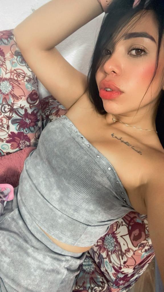 663858116: Chica busca chico en Barcelona