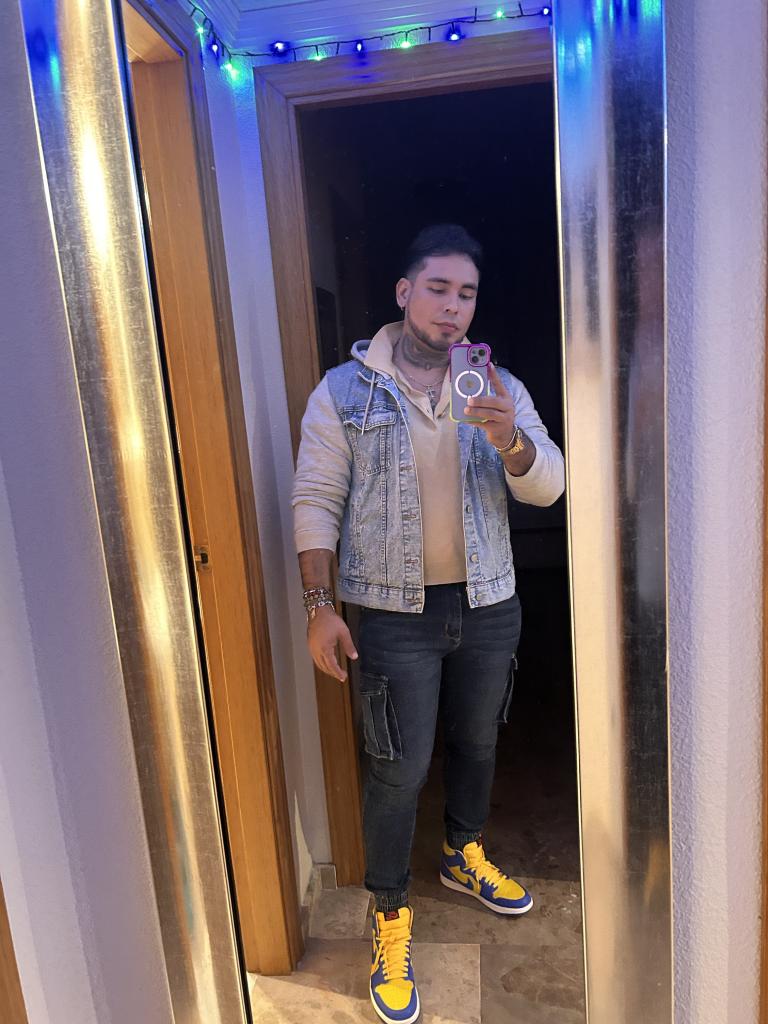 Chico busca chica en Sevilla: 