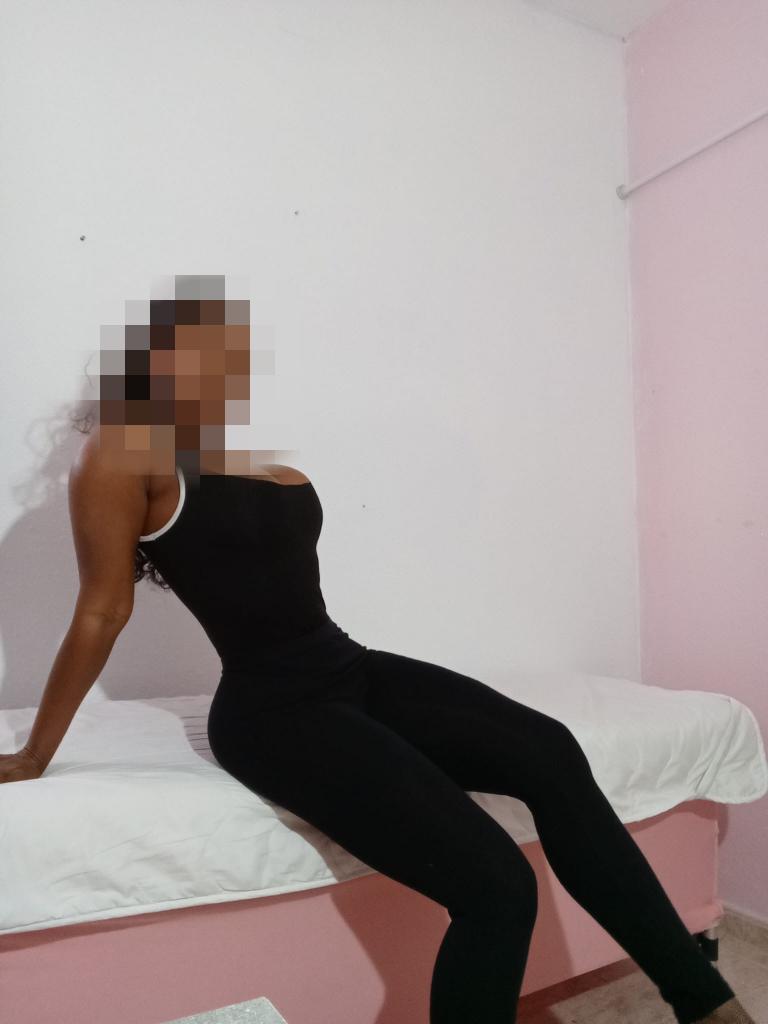 695399850: Chica busca chico en Barcelona