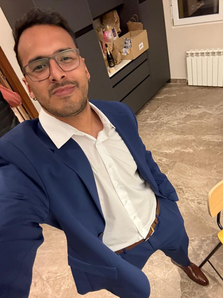 Chico busca chica en Ibiza: 