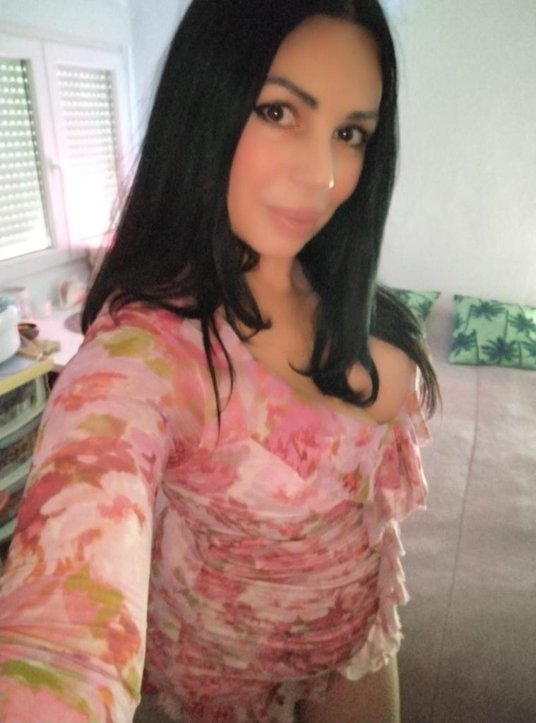 691325975: Chica busca chico en Alicante