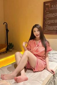 697887716: Chica busca chico en Barcelona