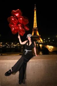 742086631: Chica busca chico en Sevilla