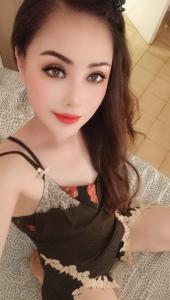 663993864: Chica busca chico en Barcelona