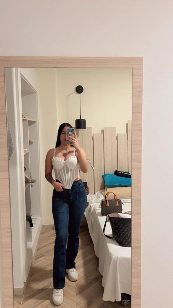 Chica busca chico en Ibiza: 