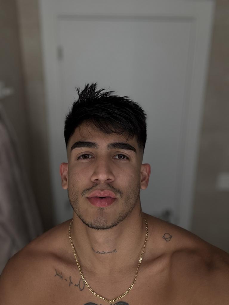 Chico busca chica en Sevilla: 