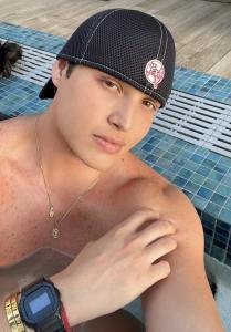 692972990: Chico busca chica en Valencia