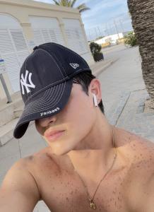 692972990: Chico busca chica en Valencia