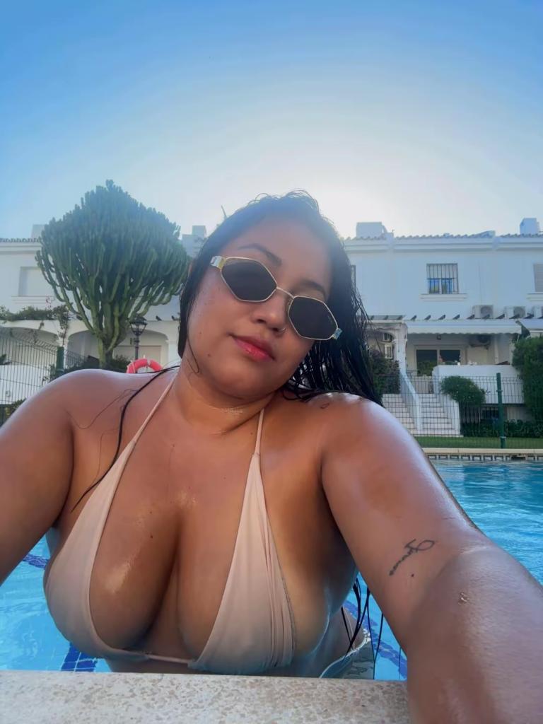 645474144: Chica busca chico en Barcelona