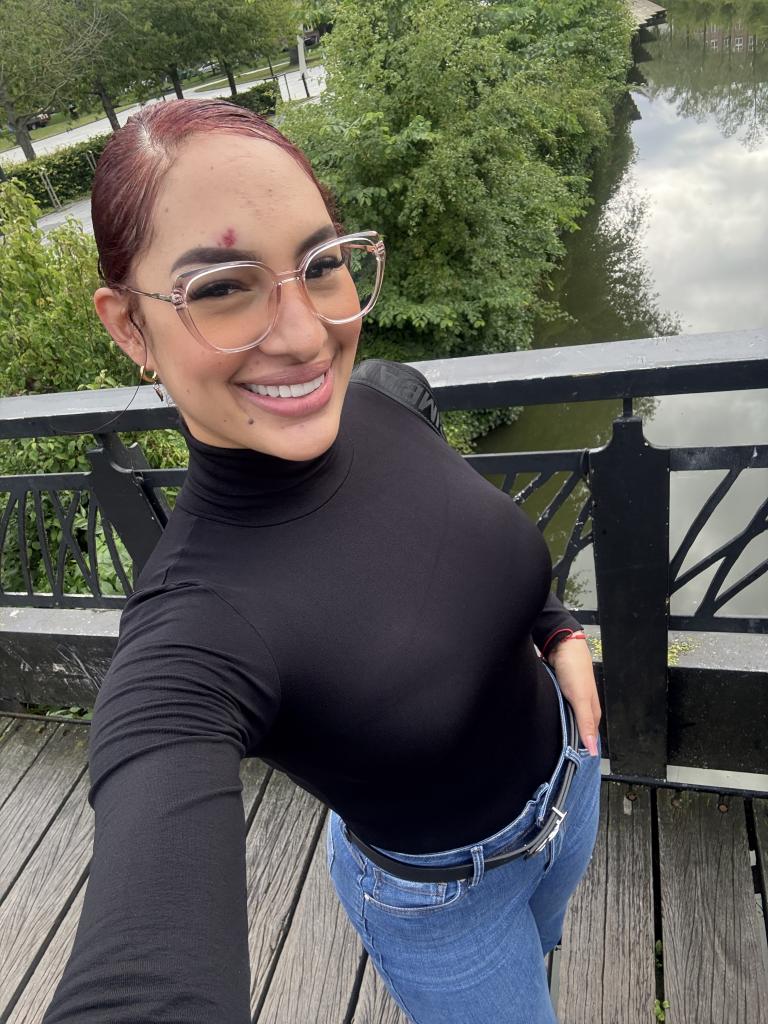 613436381: Chica busca chico en Madrid