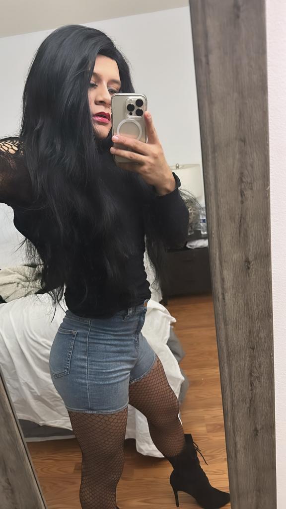 667873569: Transexual en León