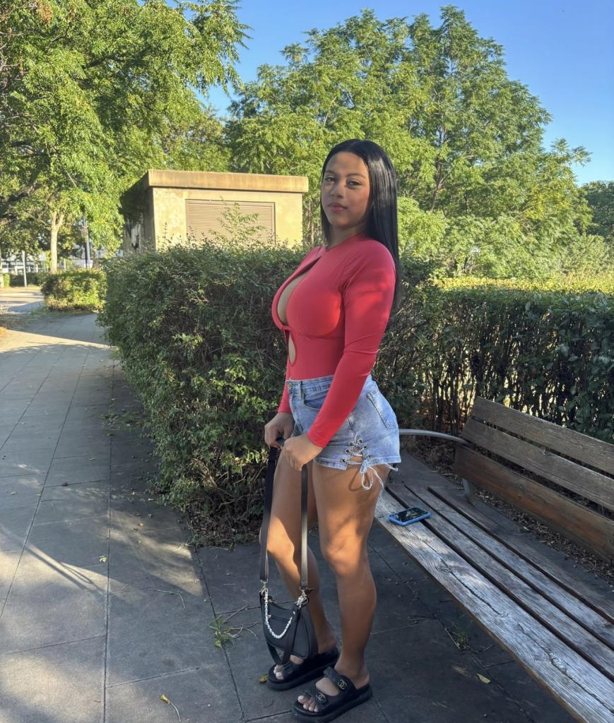 631155477: Chica busca chico en Gerona