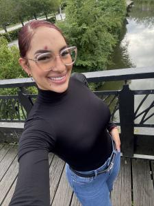 613436381: Chica busca chico en Madrid