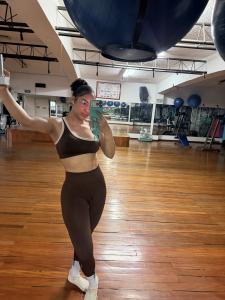613436381: Chica busca chico en Madrid