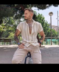 664726033: Chico busca chica en Barcelona