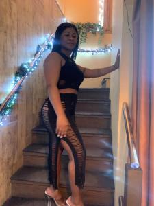 697367129: Chica busca chico en Barcelona