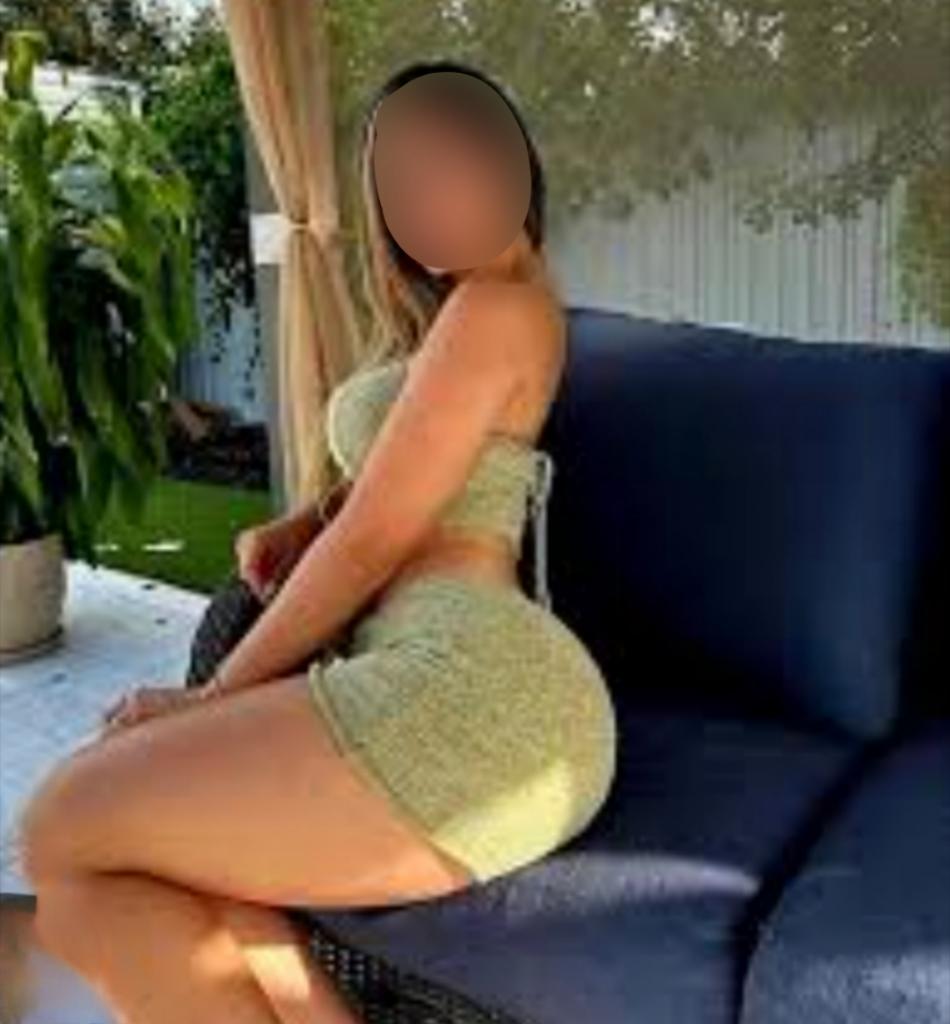 611237643: Chica busca chico en Cádiz