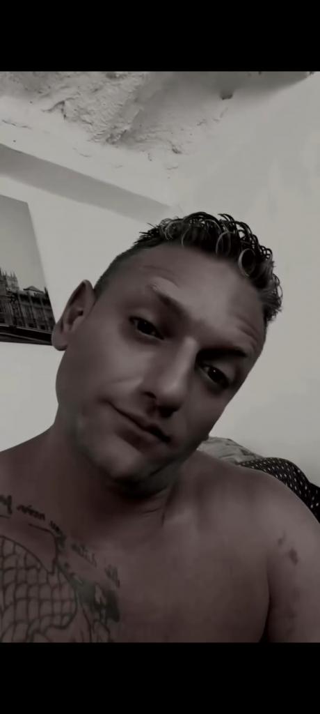 Chico busca chica en Granada: 