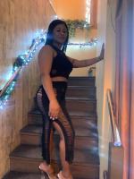 697367129: Chica busca chico en Barcelona